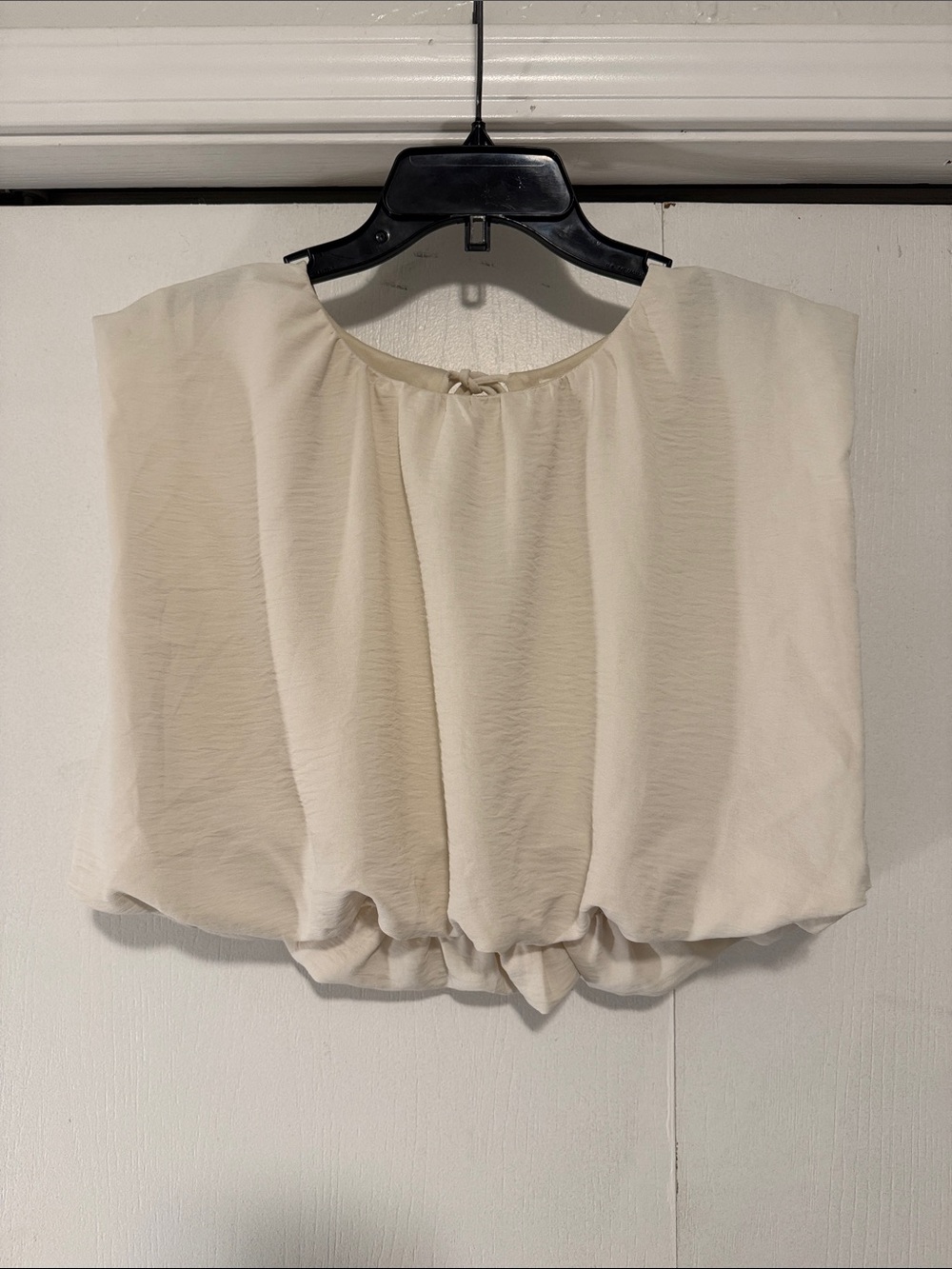 Blu Pepper Cream Blouson Hem Short Sleeve Top